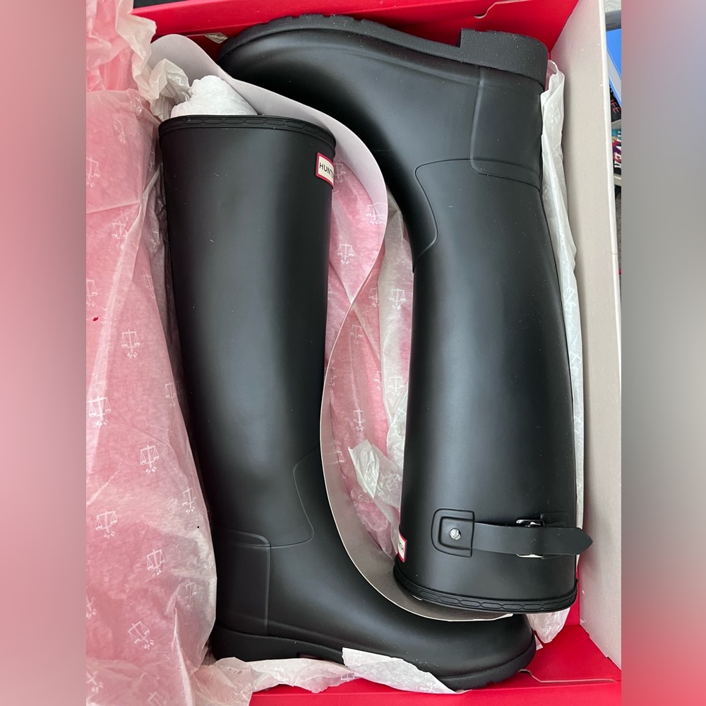 BRAND NEW HUNTER RAIN BOOTS